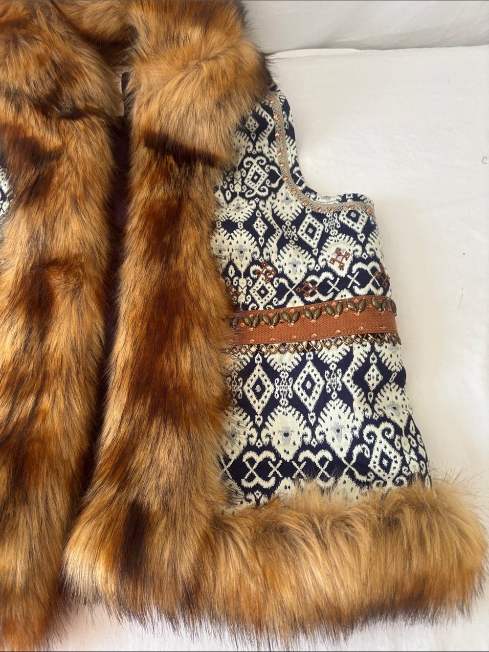 Sundance Brown Faux Fur-Trimmed Patterned Vest. Size Large. - Picture 3 of 8